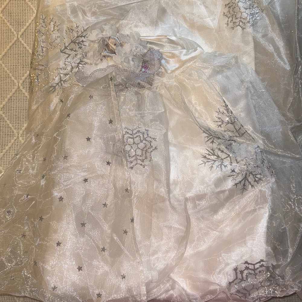 Alice Through the Looking Glass White Queen Costume - Picture 6 of 10